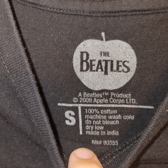 The Beatles 2009 Apple Corps Multicolor Band Tee Size: Small - Picture 2 of 4